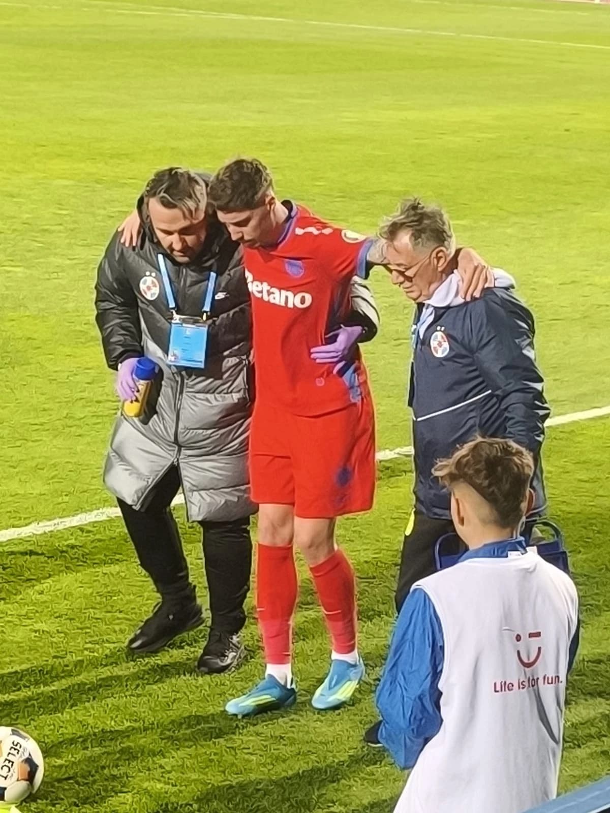 David Miculescu s-a accidentat în Farul - FCSB - Imaginea 1