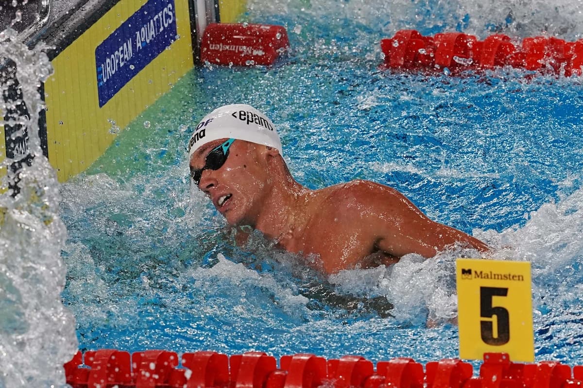 David Popovici, calificat cu cel mai bun timp în finala la 200 m. Diferența față de cel clasat pe lo