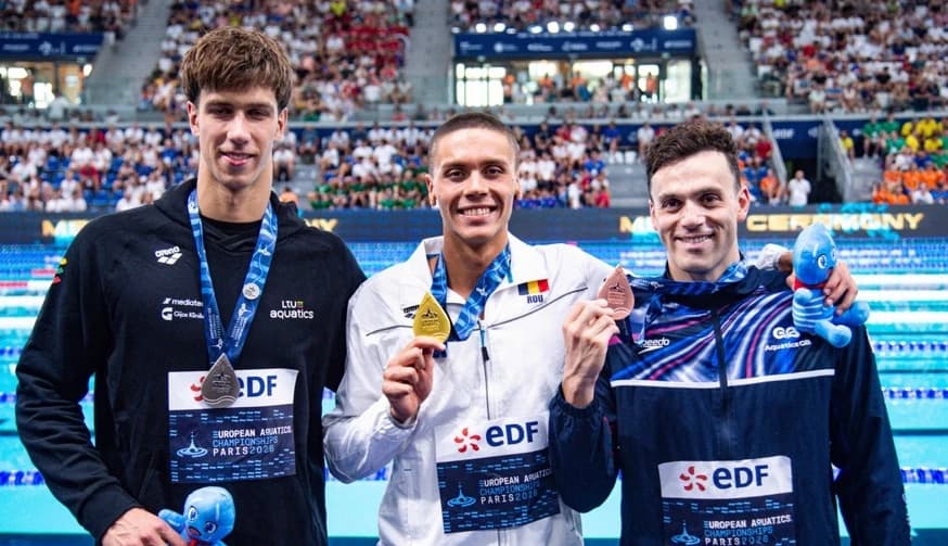 David Popovici nu le mai dă nicio speranţă rivalilor din bazin. Vicecampionul european nici n-a luat