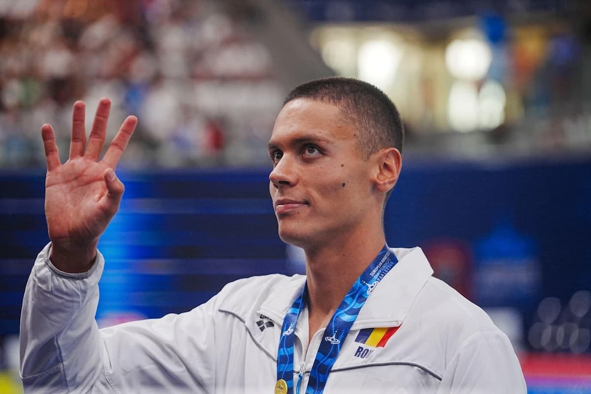 David Popovici se întoarce astăzi în țară cu două medalii de aur cucerite la Europenele de la Paris