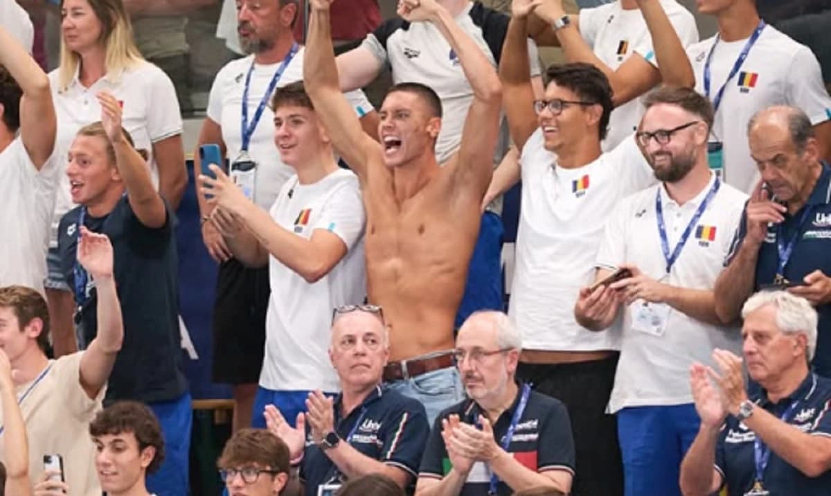 David Popovici, show şi în tribune! Şi-a dat jos tricoul la noul record mondial: „Una dintre cele ma