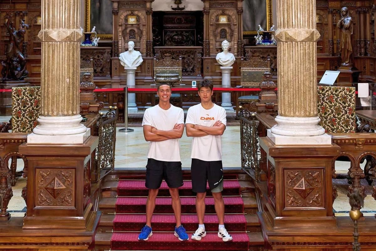 David Popovici și Pan Zhanle au stârnit zâmbete în excursie la Peleș » Ce a vrut să afle chinezul: „
