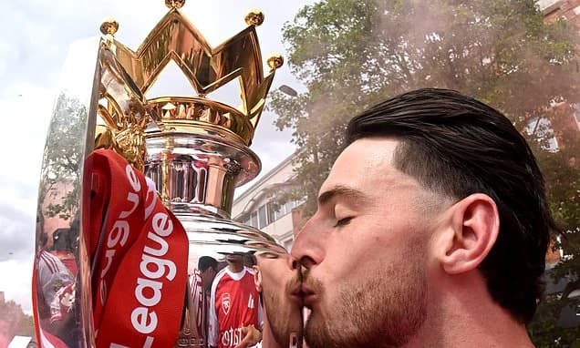 Declan Rice sends warning to Arsenal's rivals as hundreds of thousands of Gunners fans celebrate Pre