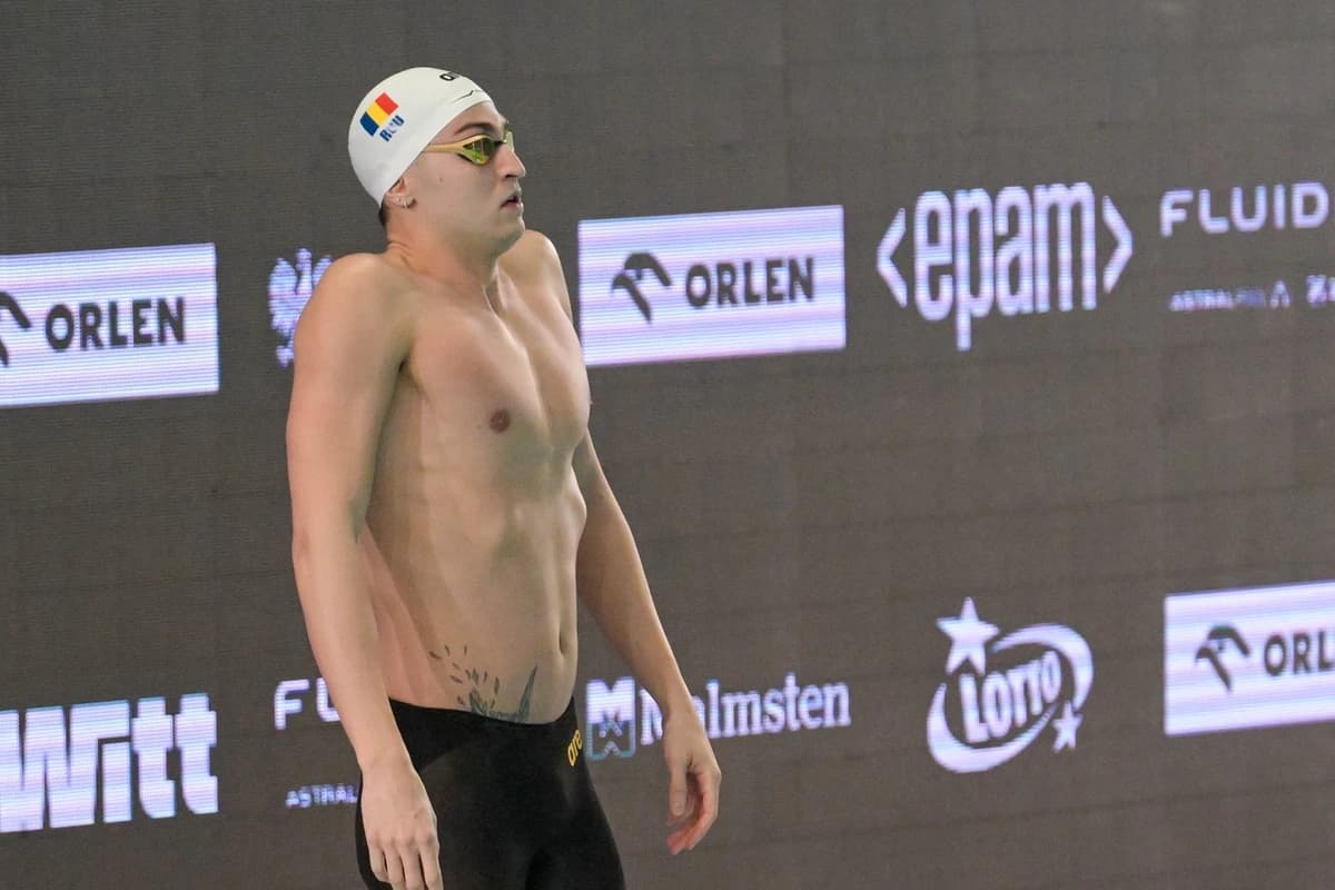 Denis Popescu stabilește un nou record național la 100 m fluture: calificare spectaculoasă în semifi