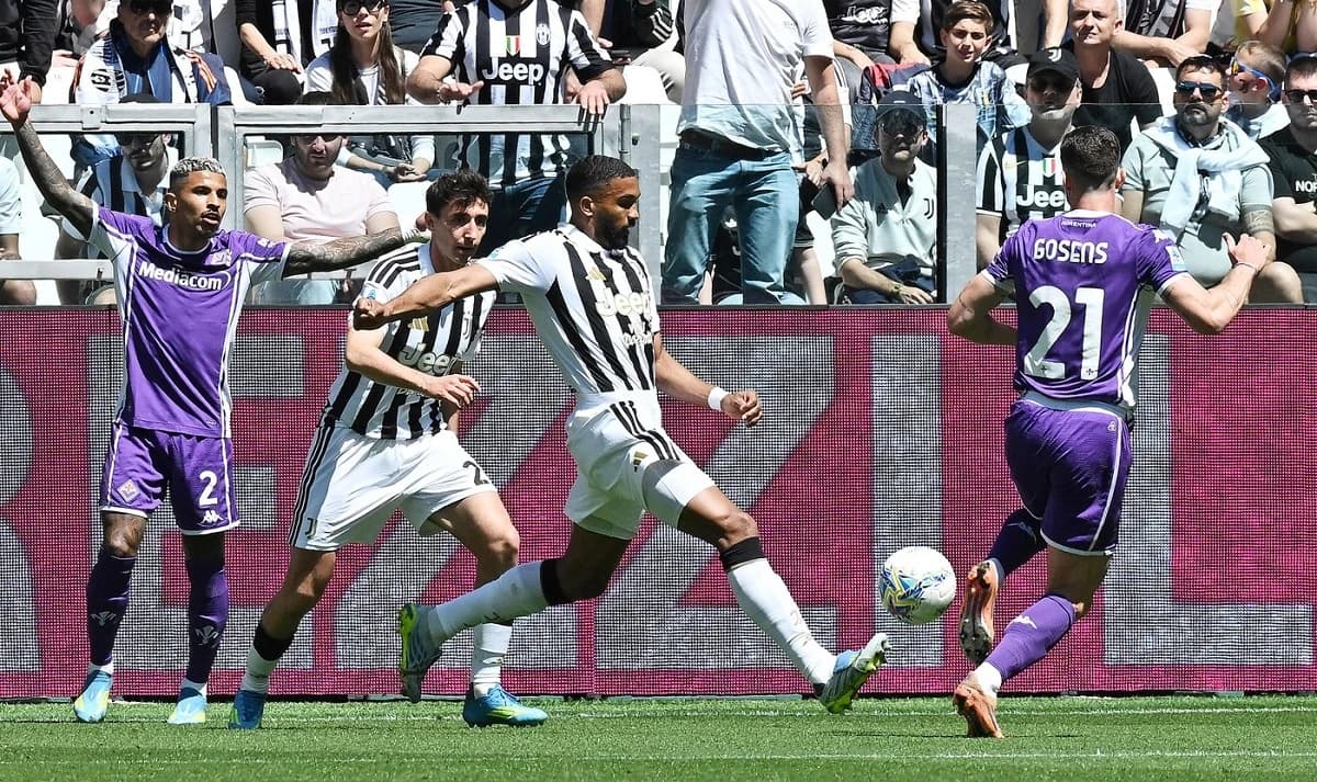 Dezastru pentru Juventus! A pierdut cu Fiorentina şi şansele de calificare în Champions League sunt