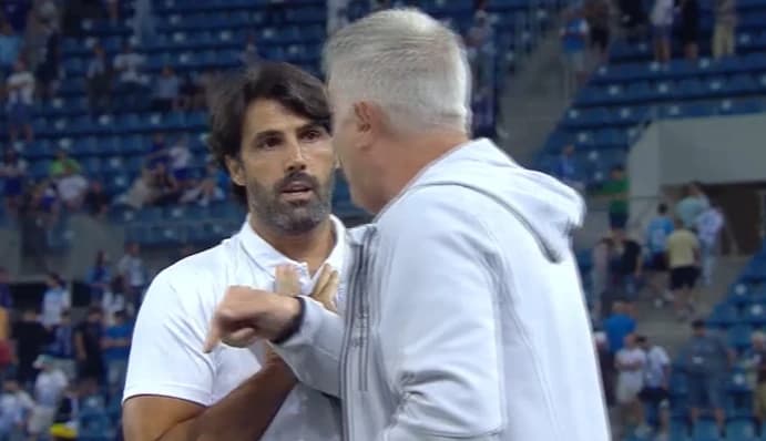Dialog tensionat între Coelho și Bergodi la finalul partidei Universitatea Craiova - "U" Cluj 4-0. C