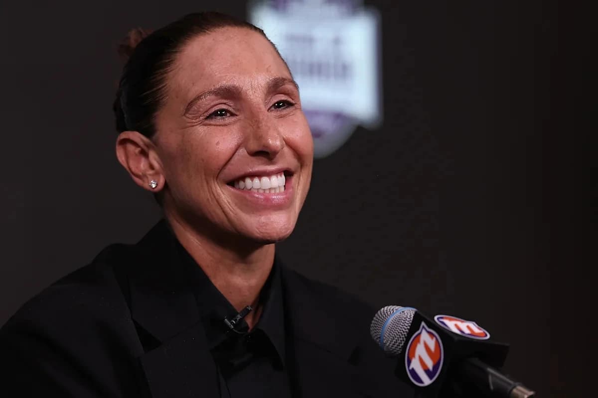Diana Taurasi's No. 3 jersey is retired by Phoenix Mercury in halftime ceremony