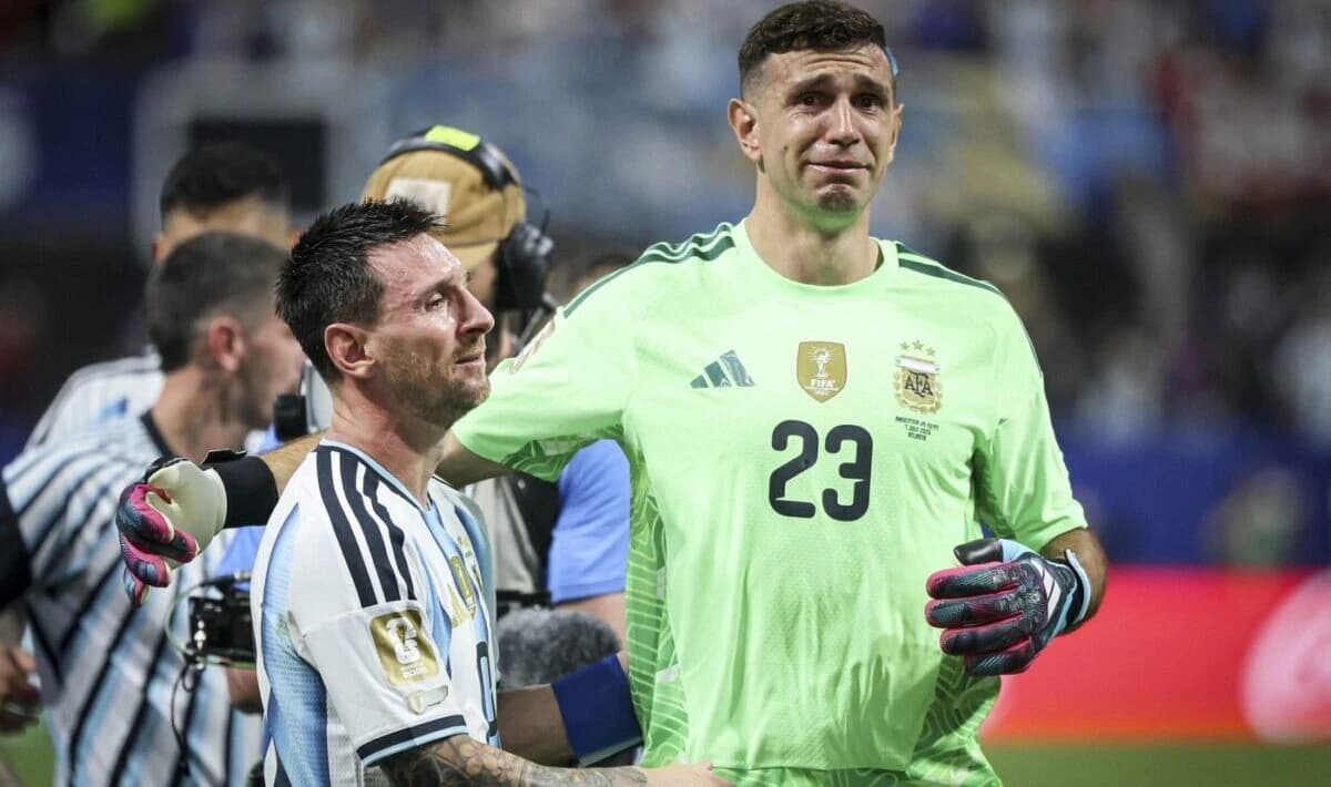 “Dibu” Martinez şi-a dat acordul pentru transfer, direct din cantonamentul Argentinei de la Mondial.