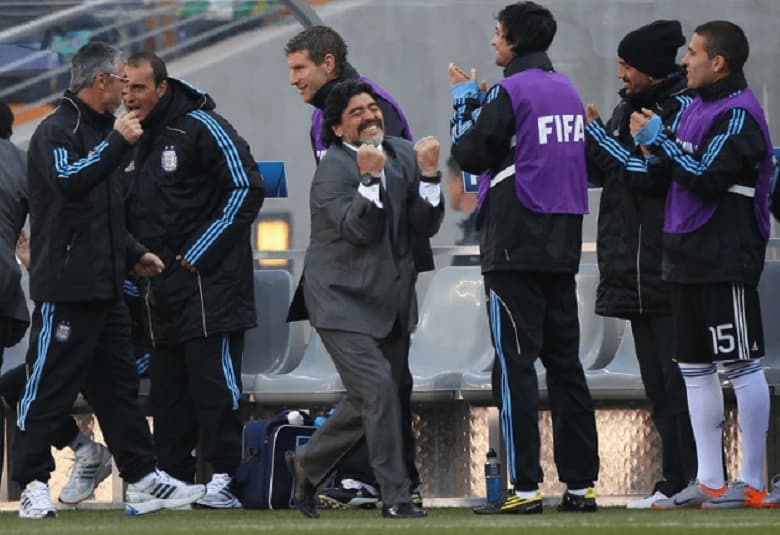 Diego Maradona, selecționerul: costume stil „Goodfellas”, două ceasuri și o promisiune „nebună”