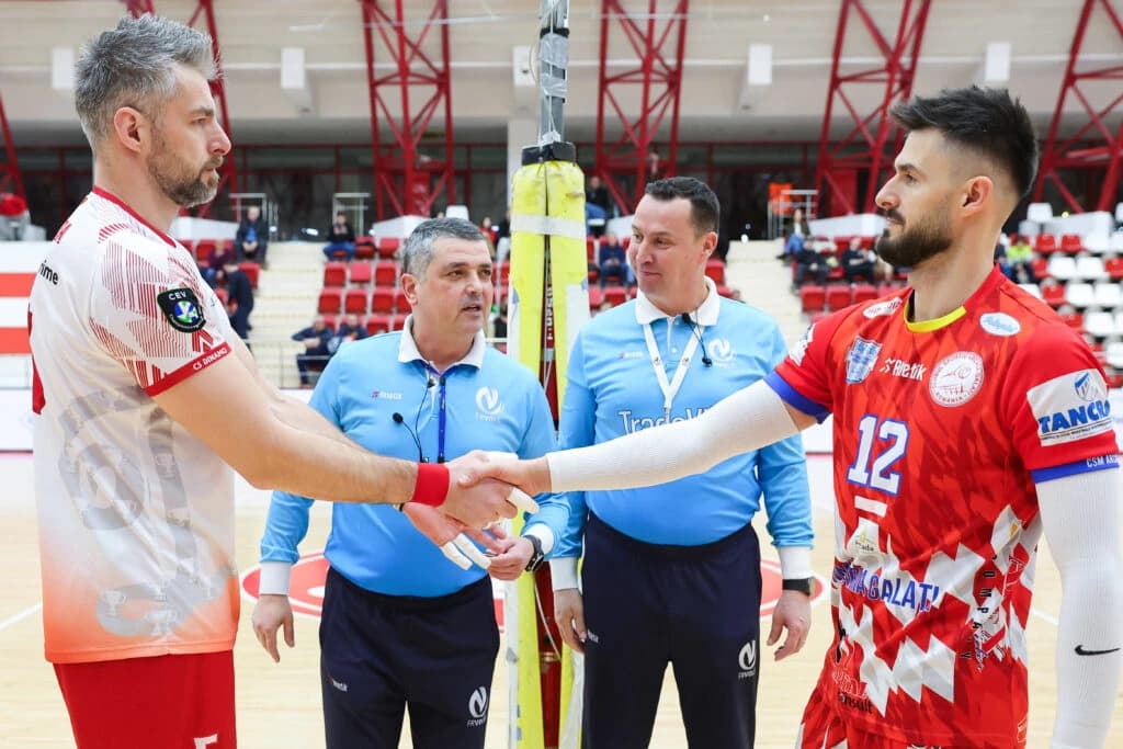 Dinamo București și Arcada Galați se înfruntă în primul meci al finalei Diviziei A1 la volei masculi