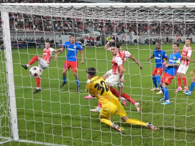 Dinamo - FCSB 2-1. Derby cu de toate pe ”Arcul de Triumf”: controverse, cartonașe roșii, autogol și