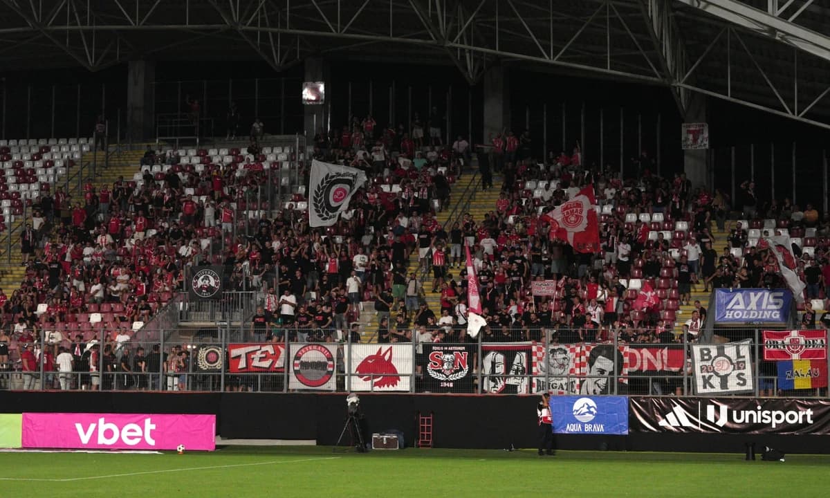Dinamo, reacție oficială după ce propriii suporteri s-au bătut la Arad