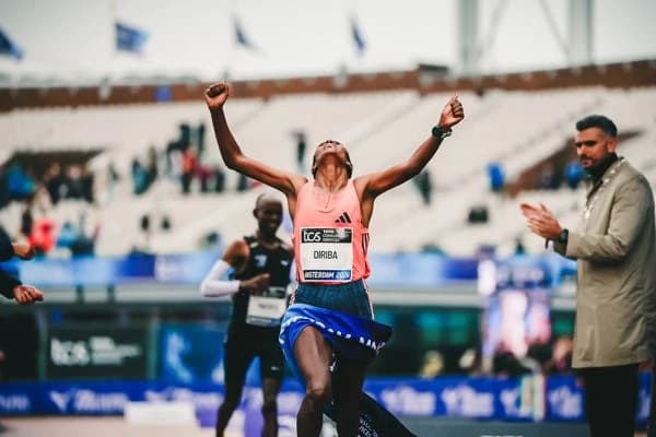 Diriba breaks course record, Berhanu threatens mark at Amsterdam Marathon