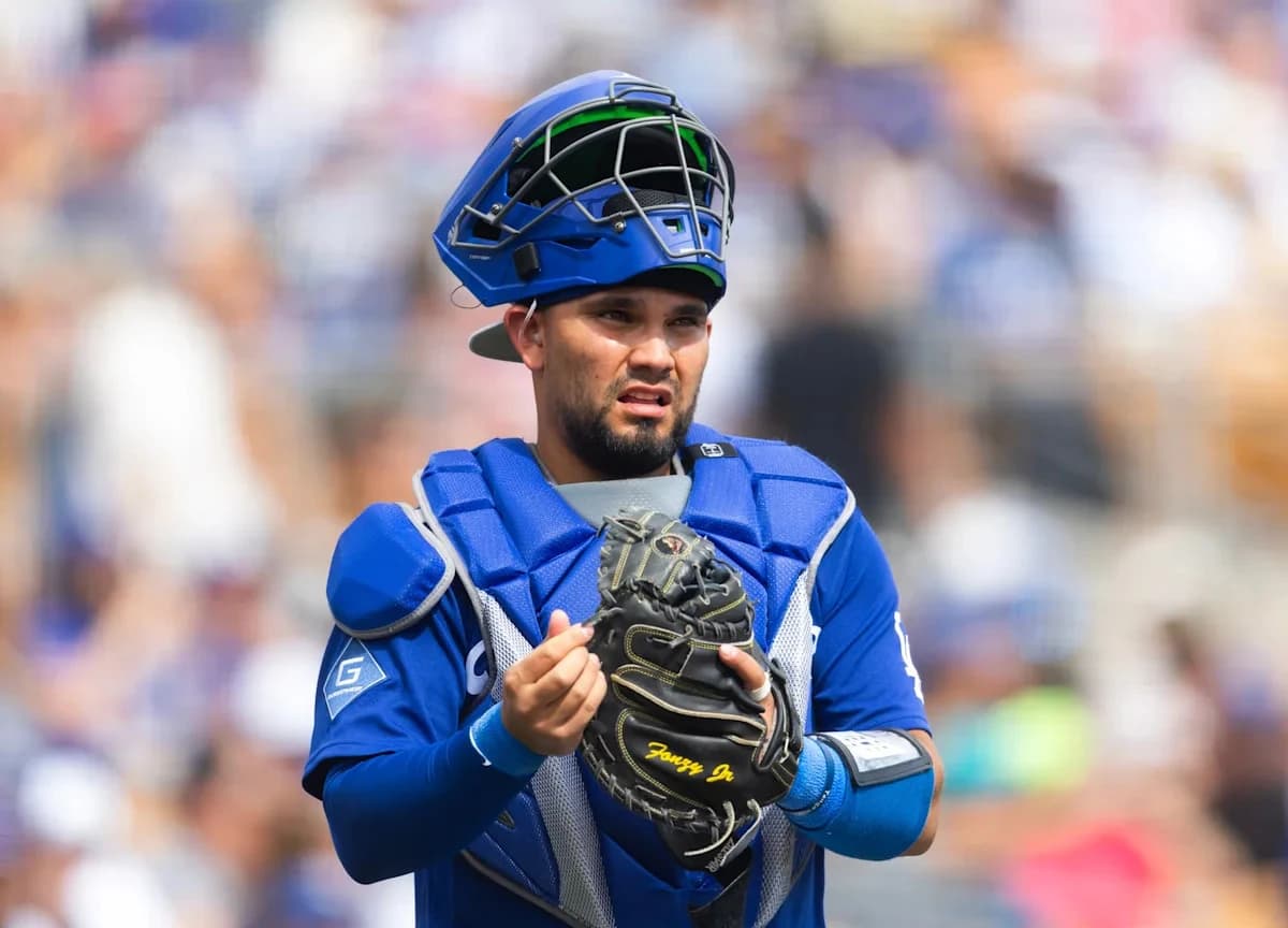 Dodgers' Eliezer Alfonzo to make MLB debut as sister, stepmother missing in Venezuela