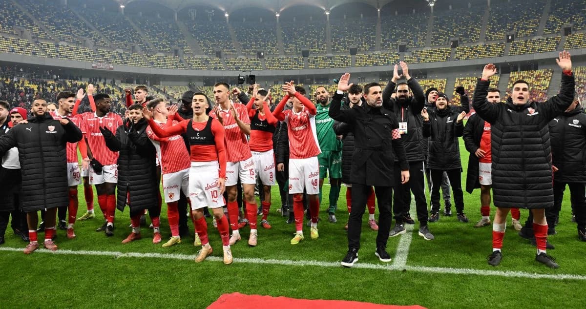 Doi jucători importanţi ai lui Dinamo, OUT pentru barajul cu FCSB! Cum ar putea arăta primul 11 al “