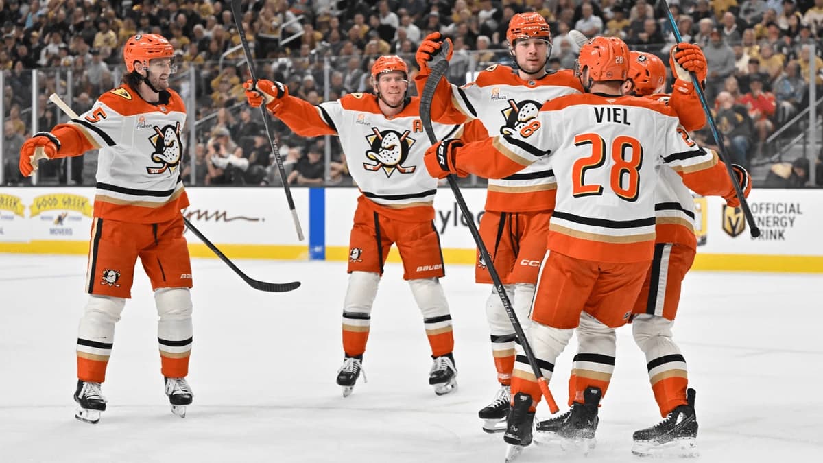 Dostal makes 21 saves, Ducks defeat Golden Knights in Game 2 of West 2nd Round