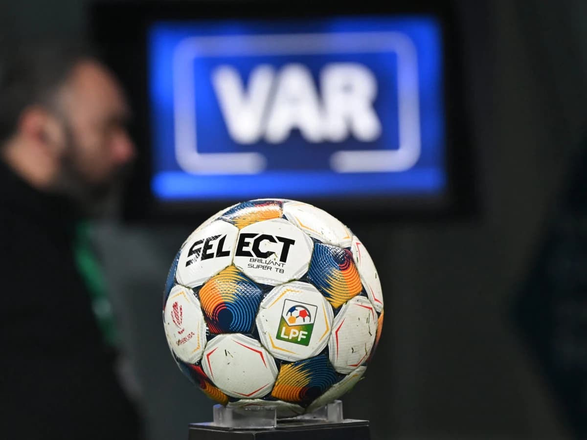 Două oferte tentante pentru fostul antrenor din Superliga! Răspunsul a venit pe loc. EXCLUSIV