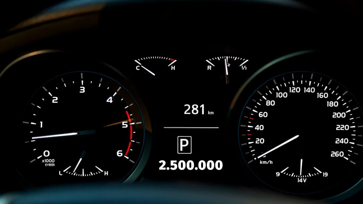 El este omul din fotbalul românesc care spune că are peste 2,5 milioane de kilometri la bord! „Condu