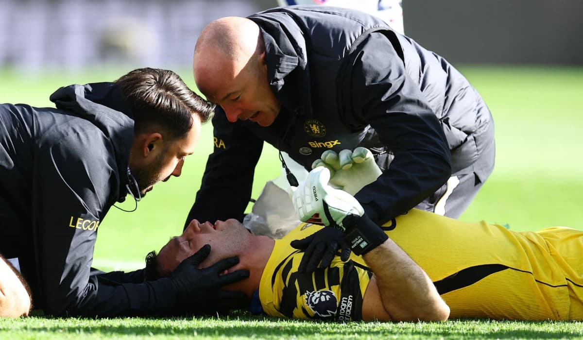 Emiliano Martinez, operat de urgență după ciocnirea violentă din meciul cu Everton! Primul mesaj al