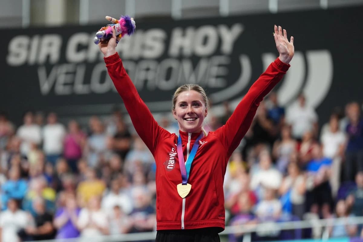 Emma Finucane on brink of history after dominating velodrome on golden day for Wales