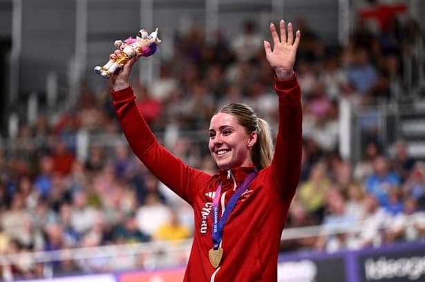 Emma Finucane roars into history books by completing incredible Commonwealth Games clean sweep