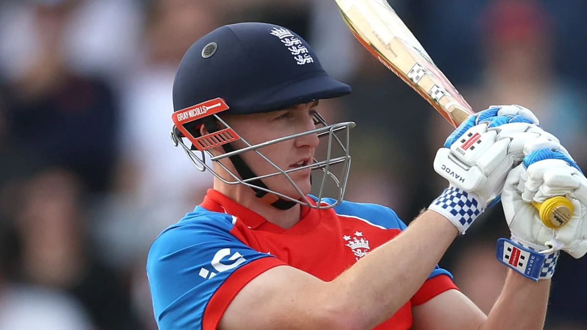England hammer Sri Lanka to return top of T20 world rankings as 3-0 series sweep clinched at Emirate