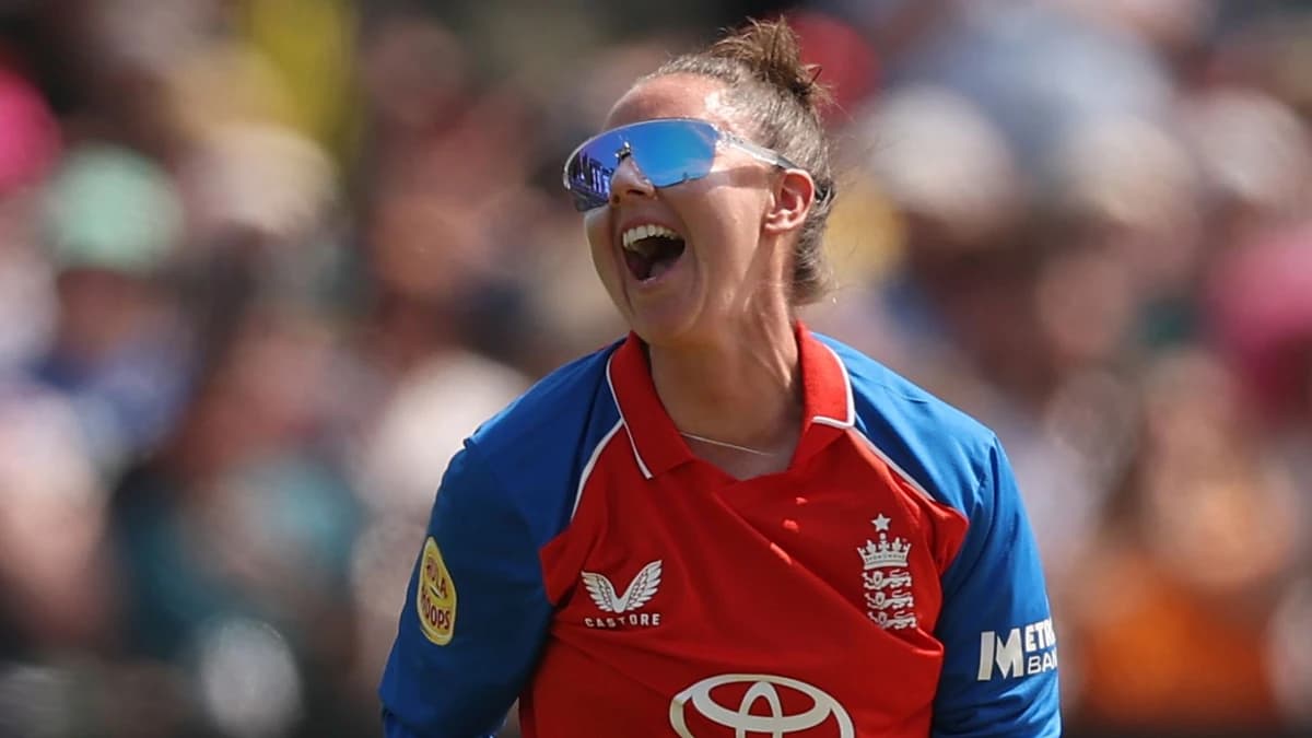 England vs New Zealand: Decision to keep Linsey Smith in bowling attack at 11-4 was 'no-brainer', sa