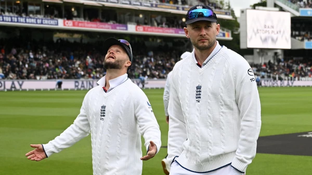 England vs New Zealand: Pundits and cricket fans baffled as lunch taken amid sunshine during rain-hi