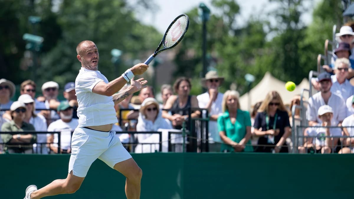 Evans delays retirement with Roehampton win