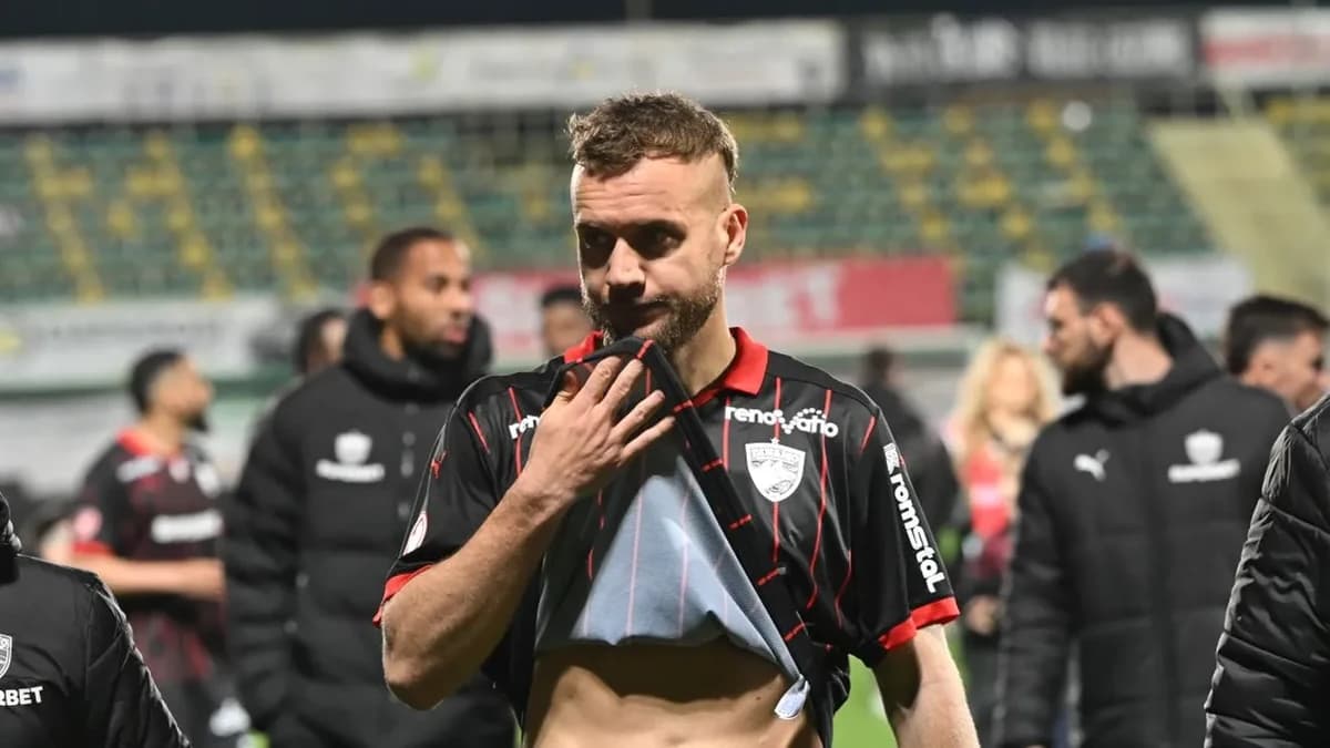 EXCLUSIV George Pușcaș s-a operat la Londra: atacantul lui Dinamo ratează cantonamentul de vară și s
