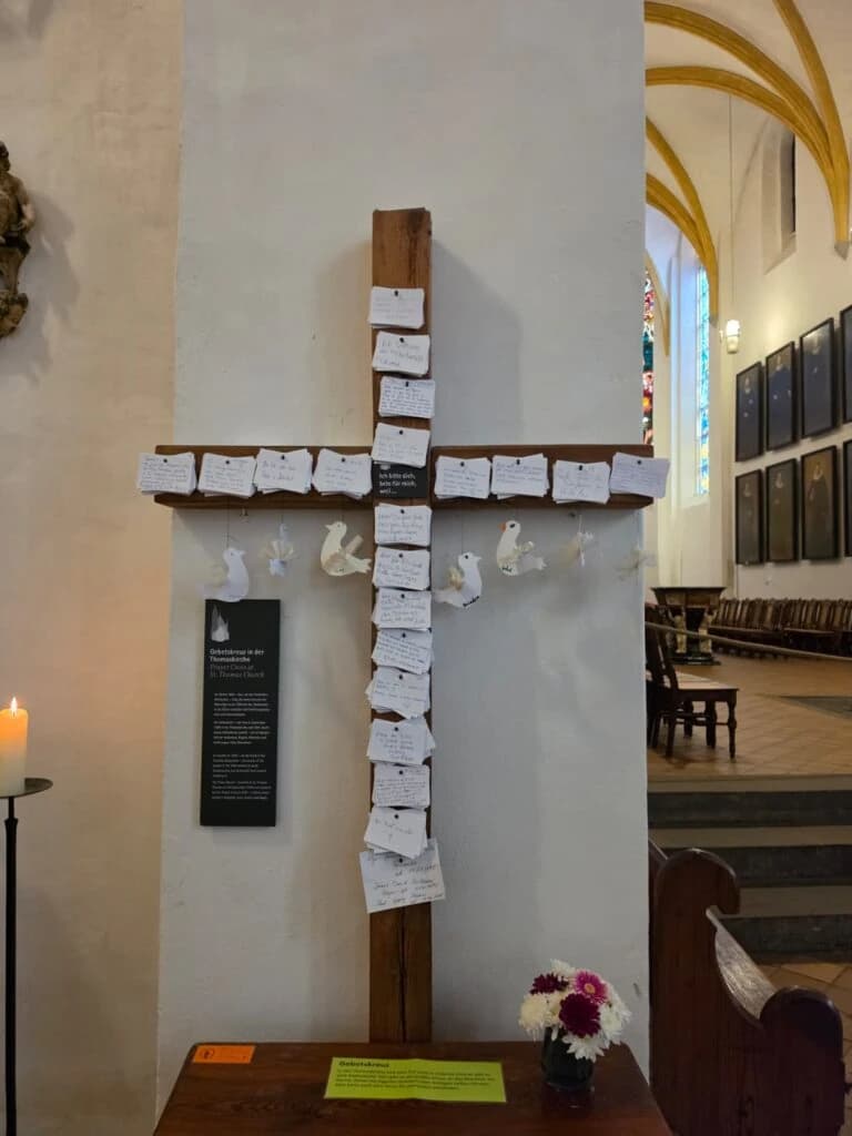 Fanii lui Rayo au „dat acatist” la St. Thomas Church din Leipzig înaintea finalei cu Crystal Palace.