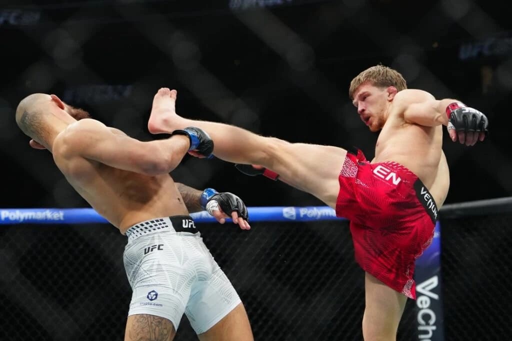 Featherweight Arnold Allen back on winning track at UFC Fight Night