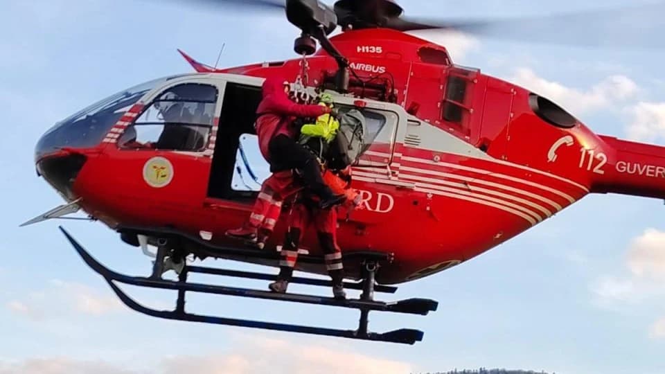 Femeie rănită în Piatra Craiului, recuperată cu elicopterul SMURD