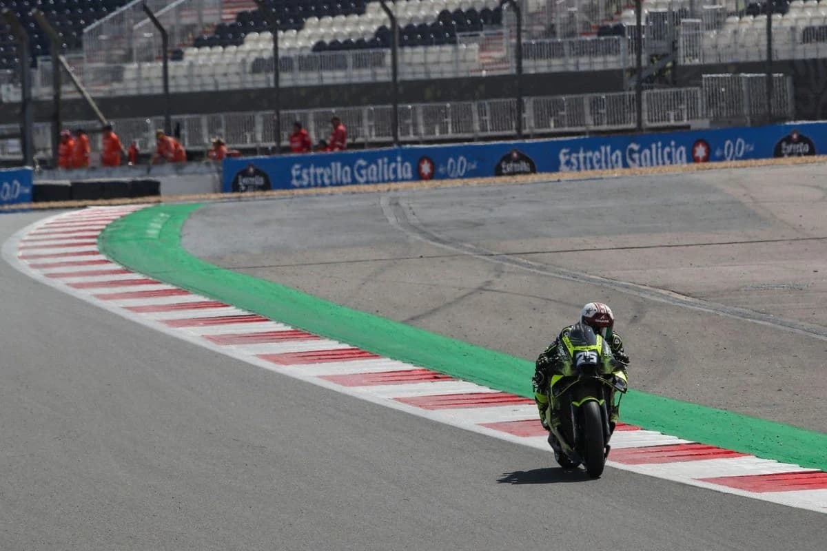 Fernandez dominates crash-filled British GP