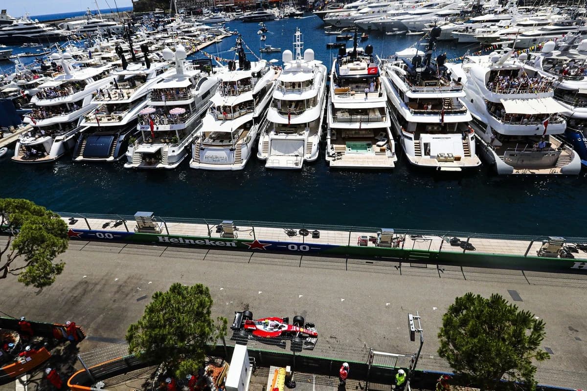 Ferrari a făcut legea în antrenamentele libere din Monaco. Mercedes, doar pe 4 și 5