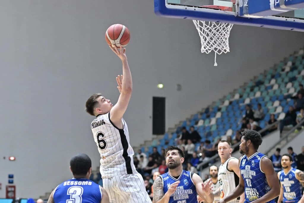 Finala campionatului de baschet masculin, programată să înceapă pe 26 mai: CSM Oradea și U-BT Cluj s