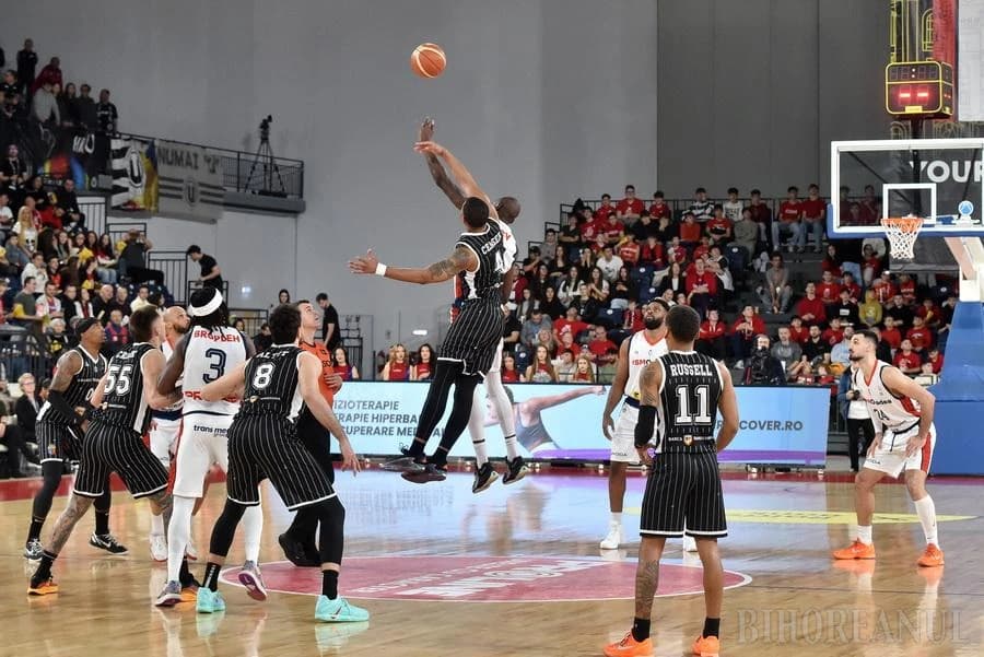 Finala de foc la Oradea Arena: CSM CSU Raiffeisen Oradea si U-BT...