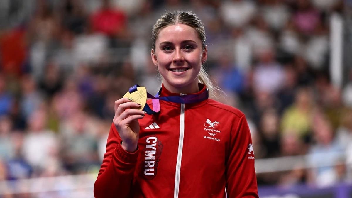 Finucane takes 4th gold, makes Comm Games history