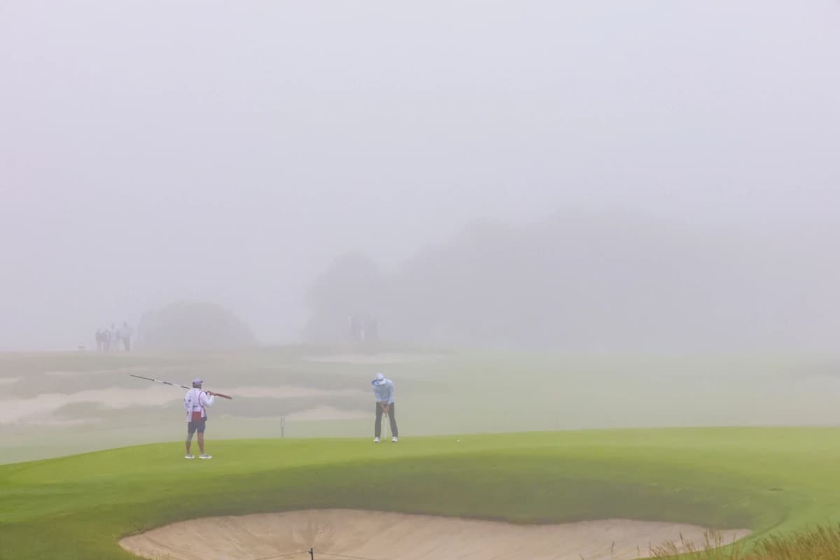 Fog delays U.S. Open, play resumes just after 9 a.m.