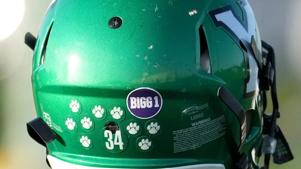 Football team takes the field with 10 players in powerful tribute to slain teammate