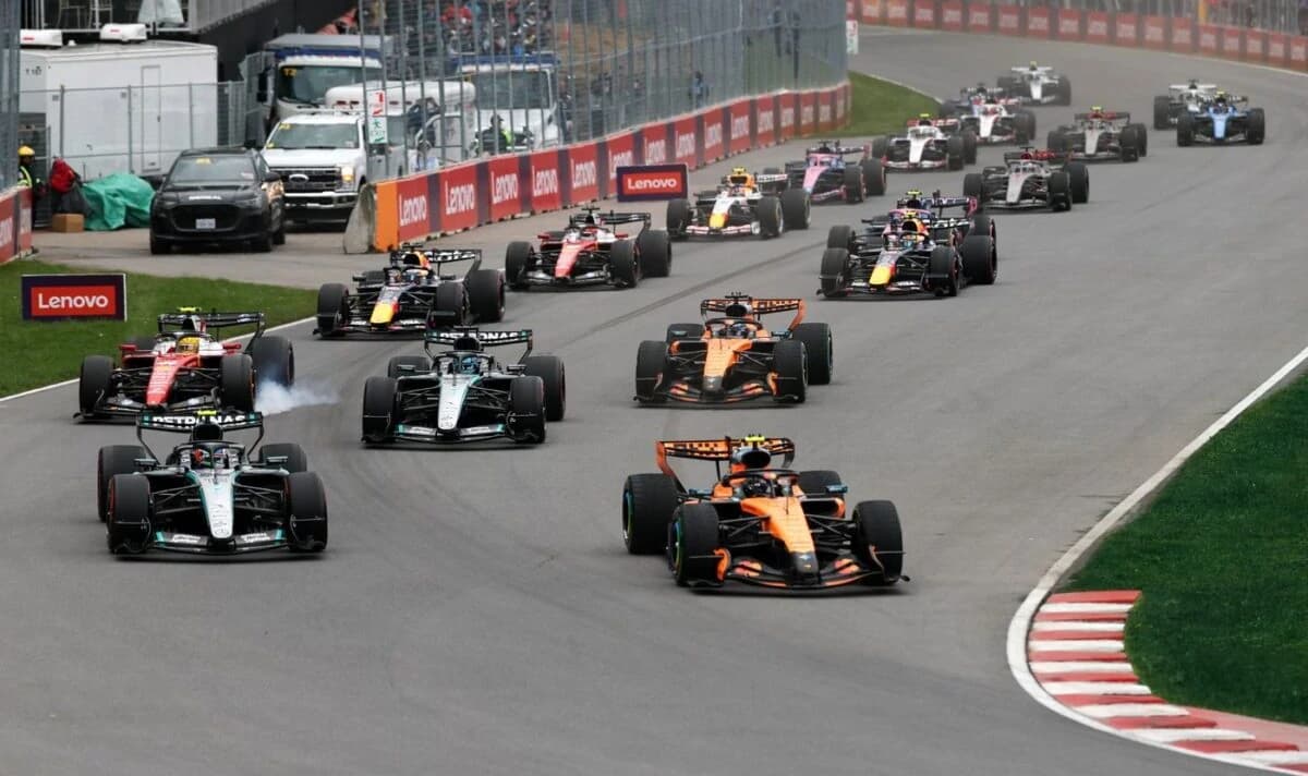 Formula 1 merge în buclă