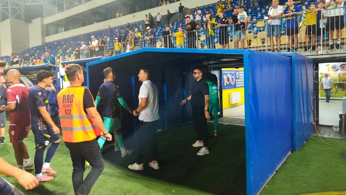 Fostul jucător de la FCSB, conflict incredibil cu un membru al staff-ului de la Rapid! A sărit la bă