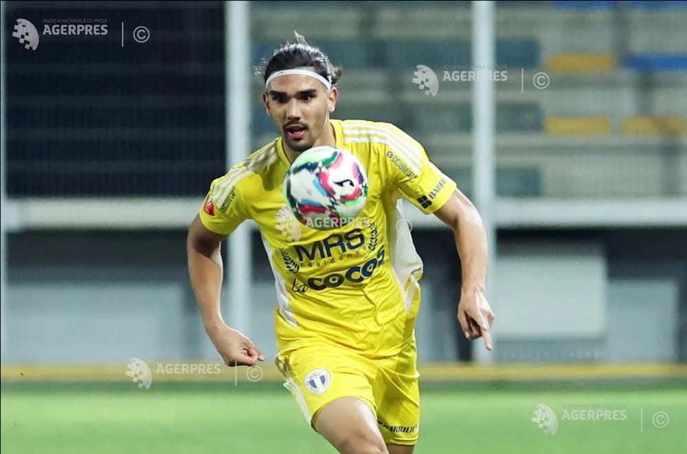 Fotbal: CFR Cluj l-a transferat definitiv pe Marian Huja de la Pogon Szczecin