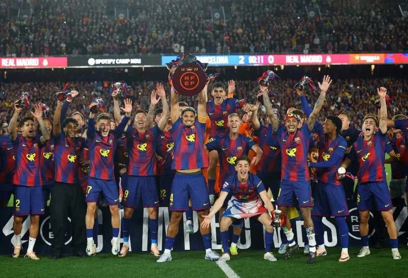 Fotbal: FC Barcelona a câștigat El Clasico, 2-0 cu Real Madrid, și un nou titlu de campioană a Spani