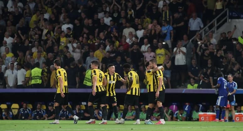 Fotbal: Răzvan Marin s-a calificat cu AEK Atena în Liga Campionilor