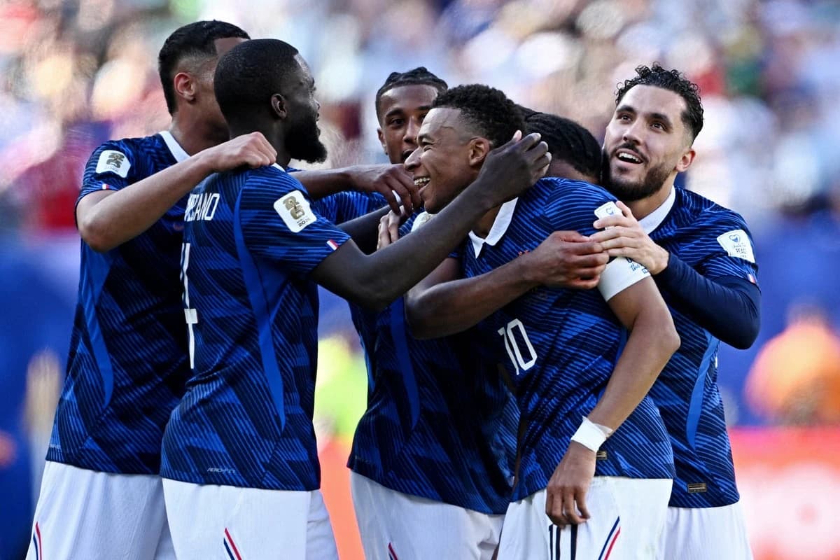 France vs Senegal LIVE: Les Bleus open World Cup with statement win despite controversial penalty ca