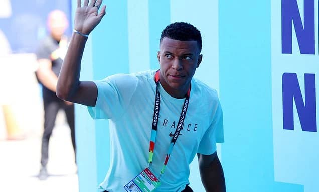 France vs Senegal - World Cup Group I LIVE: Didier Deschamps' side reignite rivalry as they look to