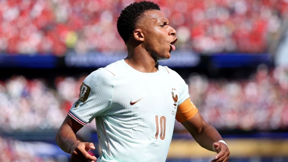 France's Mbappé wins Golden Boot ahead of Messi