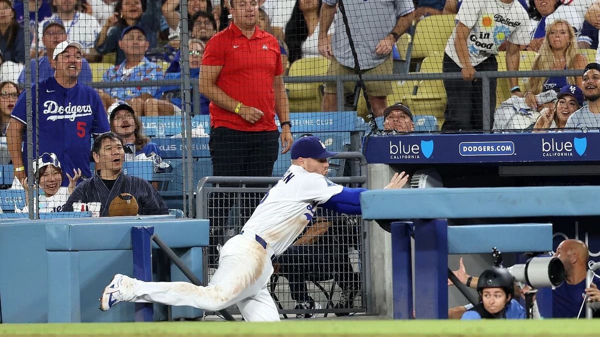 Freeman 'in good spirits' after fall into dugout