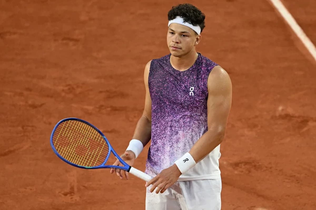 French Open: Ben Shelton falls to Raphael Collignon in straight sets